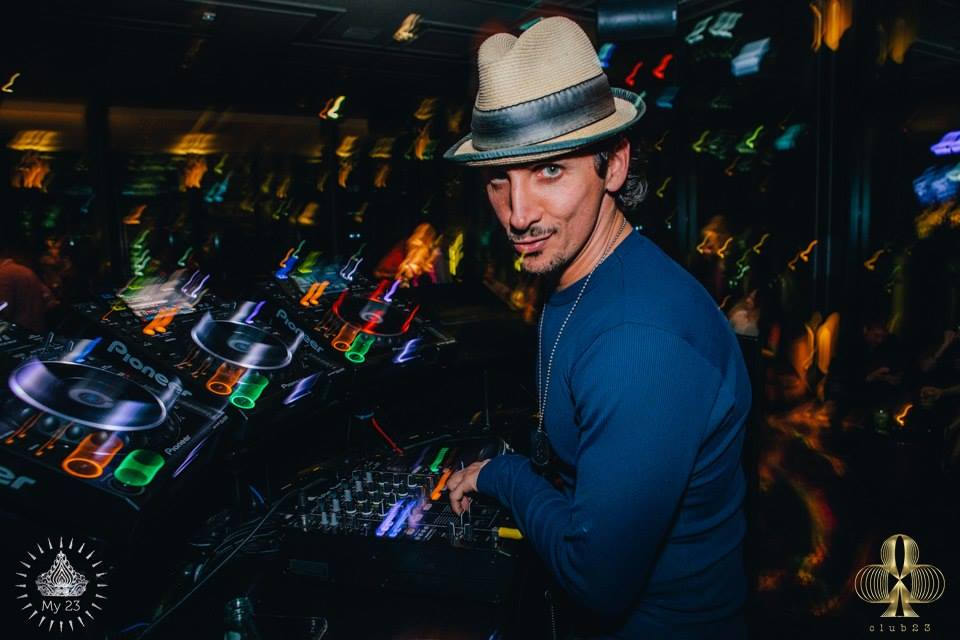 Dj Jorj Mixes it up Live on the Funky Fresh Sounds Show