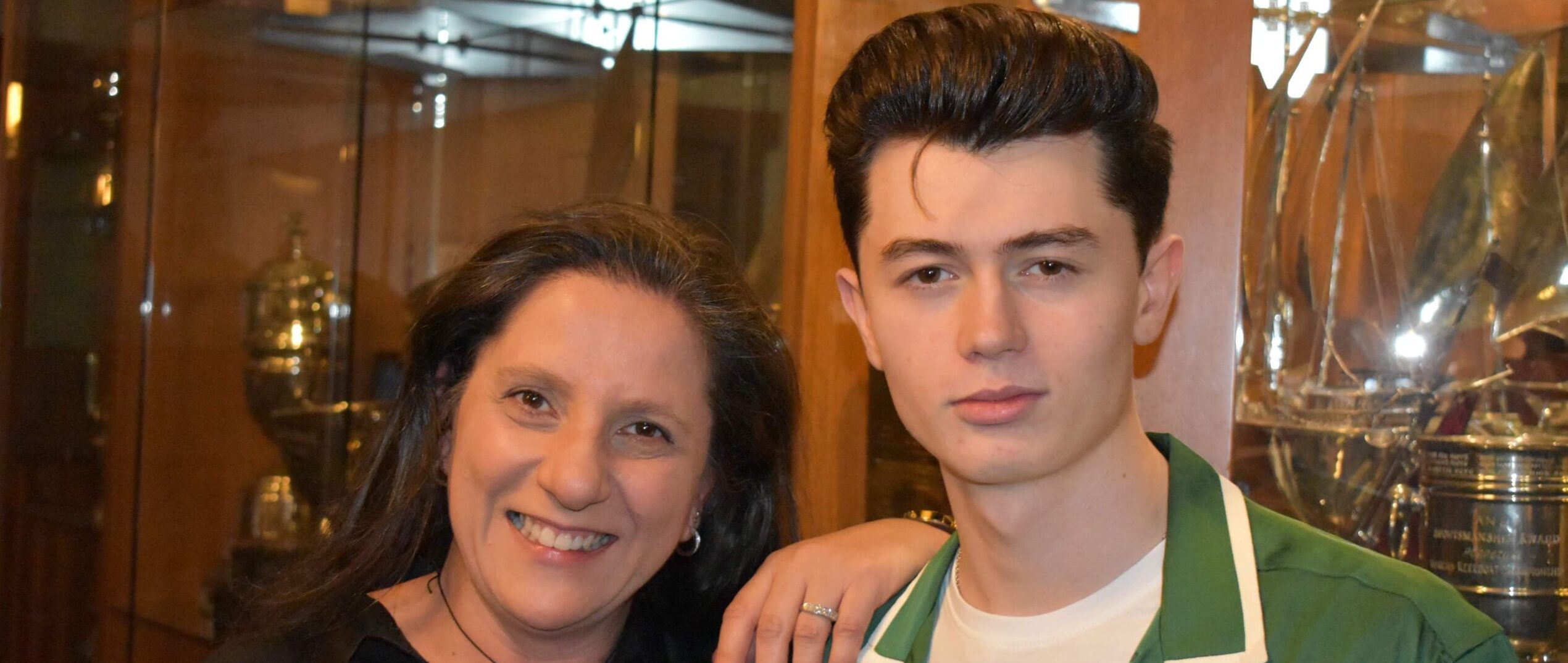 Donna introduces Elliot James Reay – podcast – 88.3 Southern FM